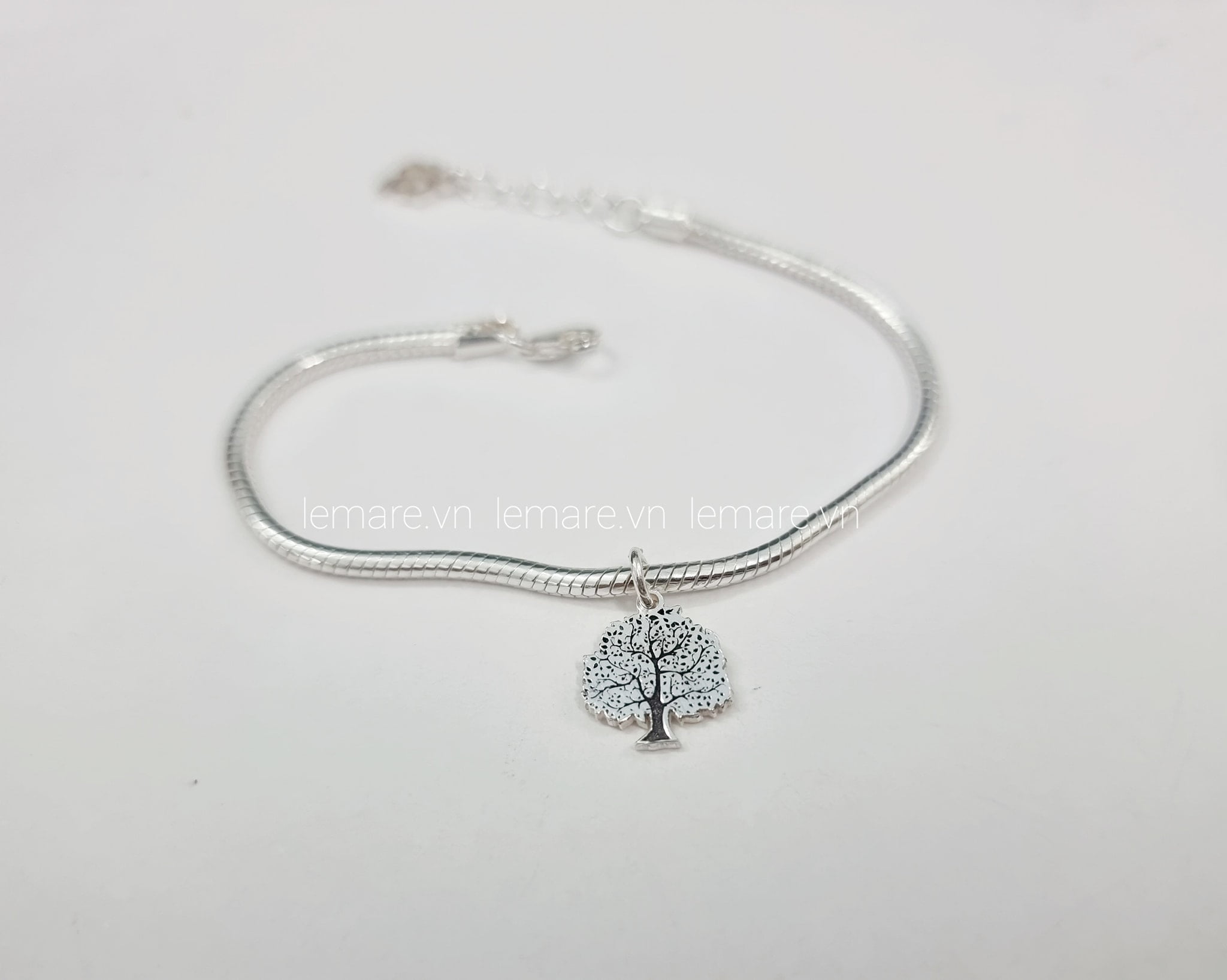 Lắc bạc Le’Mare – Món quà chứa cả bầu trời tình yêu mẹ dành trọn cho con Lắc bạc Le’Mare – Món quà chứa cả bầu trời tình yêu mẹ dành trọn cho con Le'mare Jewelry LMJ