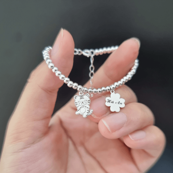 Quà tặng may mắn: Lắc bi bạc ta mix charm con giáp và tag cỏ 4 lá khắc tên cho bé Le’Mare Jewelry - Hình ảnh 2