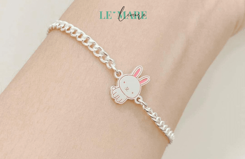 Vòng Bạc, món quà yêu thương cho bé dịp Trung Thu Những charm xinh xắn, đáng yêu sẽ làm tăng sự đáng yêu cho bé.