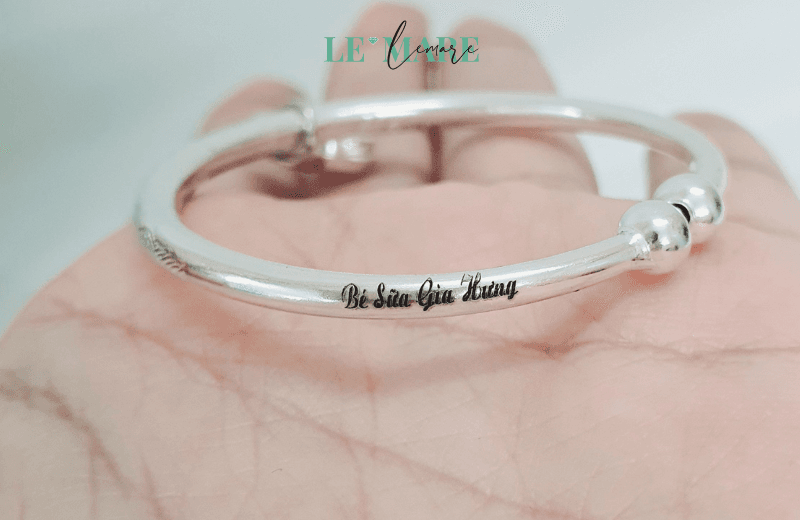 Vòng Bạc, món quà yêu thương cho bé dịp Trung Thu Khắc tên miễn phí, ghi lại đặc trưng riêng cho con.