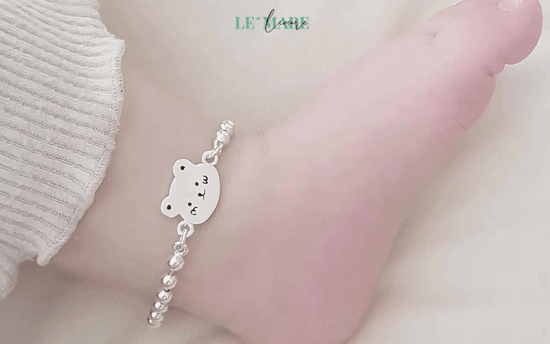 Tại sao nên mua vòng bạc tặng Trung Thu cho bé? Món quà tặng bé không chỉ mang ý nghĩa mà còn tốt cho sức khoẻ Le'mare luôn tỉ mỉ trong từng sản phẩm vòng bạc tặng Trung Thu cho bé