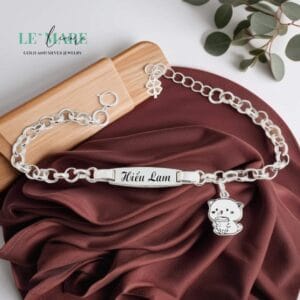 Lắc bạc khắc tên làm quà cho bé: Lắc mo BK01 mix charm mèo Le’Mare Jewelry