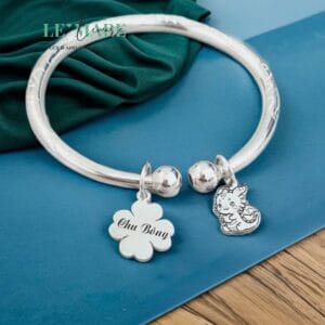 Vòng bạc làm quà thôi nôi, đầy tháng, sinh nhật: Vòng bạc ta CR mix charm Rồng và charm khắc tên Le’Mare Jewelry