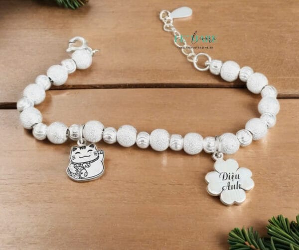 Lắc bi lẫn xoắn thiết kế charm mèo và miễn phí khắc tên bé Le'Mare Jewelry - Hình ảnh 2