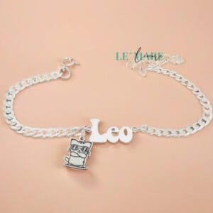 Lắc bạc ta dây dẹt mặt thiết kế theo tên bé treo charm Mèo Le'Mare Jewelry