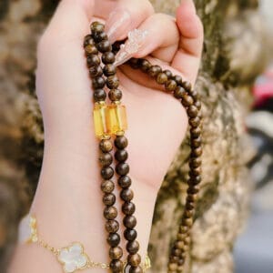 Chuỗi hạt trầm hương tốc 108 hạt mix lu thống hổ phách thiên nhiên Le'Mare Jewelry – Gợi ý món quà độc đáo và ý nghĩa dành tặng người phụ nữ trân quý trong các dịp kỷ niệm, ngày lễ 20/10, 8/3... Chuỗi hạt trầm hương tốc 108 hạt mix lu thống hổ phách thiên nhiên Le'Mare Jewelry – Gợi ý món quà độc đáo và ý nghĩa dành tặng người phụ nữ trân quý trong các dịp kỷ niệm, ngày lễ 20/10, 8/3... Le'mare Jewelry LMJ