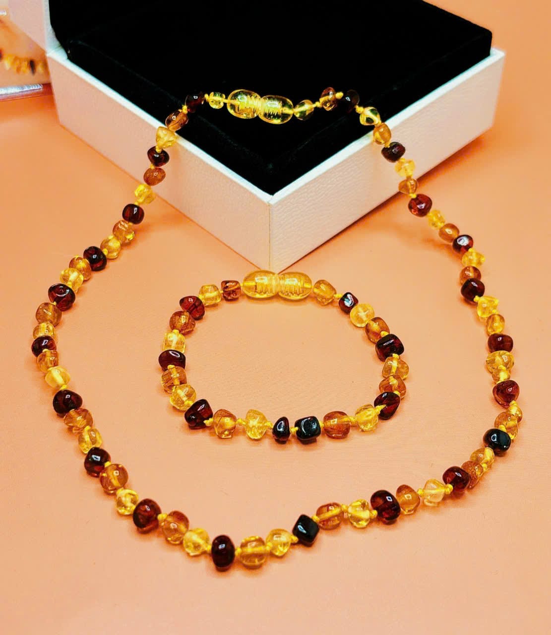 Bộ dây chuyền và lắc tay hổ phách hoa bay lẫn Le'Mare Jewelry - món quà ý nghĩa dành cho bé yêu các dịp thôi nôi, đầy tháng, sinh nhật và các ngày kỷ niệm đặc biệt … Bộ dây chuyền và lắc tay hổ phách hoa bay lẫn Le'Mare Jewelry - món quà ý nghĩa dành cho bé yêu các dịp thôi nôi, đầy tháng, sinh nhật và các ngày kỷ niệm đặc biệt … Le'mare Jewelry LMJ