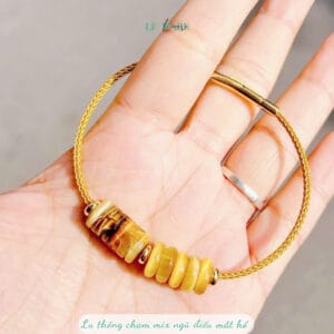 Vòng tay dây cáp lu thống chạm khắc mix ngũ điếu mắt hổ vàng tâm Le'Mare Jewelry – Gợi ý món quà độc đáo và ý nghĩa dành tặng người phụ nữ trân quý trong các dịp kỷ niệm, ngày lễ 20/10, 8/3... Vòng tay dây cáp lu thống chạm khắc mix ngũ điếu mắt hổ vàng tâm Le'Mare Jewelry – Gợi ý món quà độc đáo và ý nghĩa dành tặng người phụ nữ trân quý trong các dịp kỷ niệm, ngày lễ 20/10, 8/3... Le'mare Jewelry LMJ