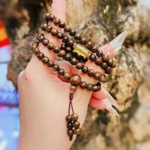 Chuỗi hạt trầm hương tốc 108 hạt mix lu thống hổ phách thiên nhiên Le'Mare Jewelry – Gợi ý món quà độc đáo và ý nghĩa dành tặng người phụ nữ trân quý trong các dịp kỷ niệm, ngày lễ 20/10, 8/3... Chuỗi hạt trầm hương tốc 108 hạt mix lu thống hổ phách thiên nhiên Le'Mare Jewelry – Gợi ý món quà độc đáo và ý nghĩa dành tặng người phụ nữ trân quý trong các dịp kỷ niệm, ngày lễ 20/10, 8/3... Le'mare Jewelry LMJ
