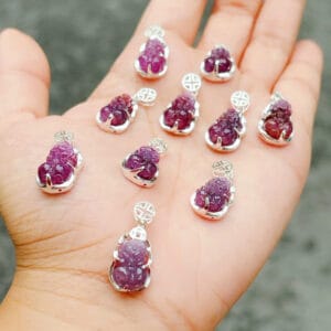 Mặt dây chuyền tì hưu Ruby bọc bạc Le'Mare Jewelry – Gợi ý món quà độc đáo và ý nghĩa dành tặng người phụ nữ trân quý trong các dịp kỷ niệm, ngày lễ 20/10, 8/3... Mặt dây chuyền tì hưu Ruby bọc bạc Le'Mare Jewelry – Gợi ý món quà độc đáo và ý nghĩa dành tặng người phụ nữ trân quý trong các dịp kỷ niệm, ngày lễ 20/10, 8/3... Le'mare Jewelry LMJ