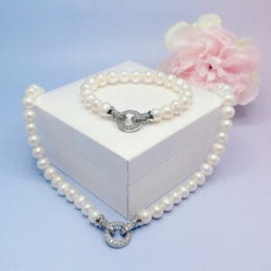 Set ngọc trai khoá tròn đá Le'Mare Jewelry – Gợi ý món quà sang trọng và độc đáo dành tặng người phụ nữ trân quý Set ngọc trai khoá tròn đá Le'Mare Jewelry – Gợi ý món quà sang trọng và độc đáo dành tặng người phụ nữ trân quý Le'mare Jewelry LMJ