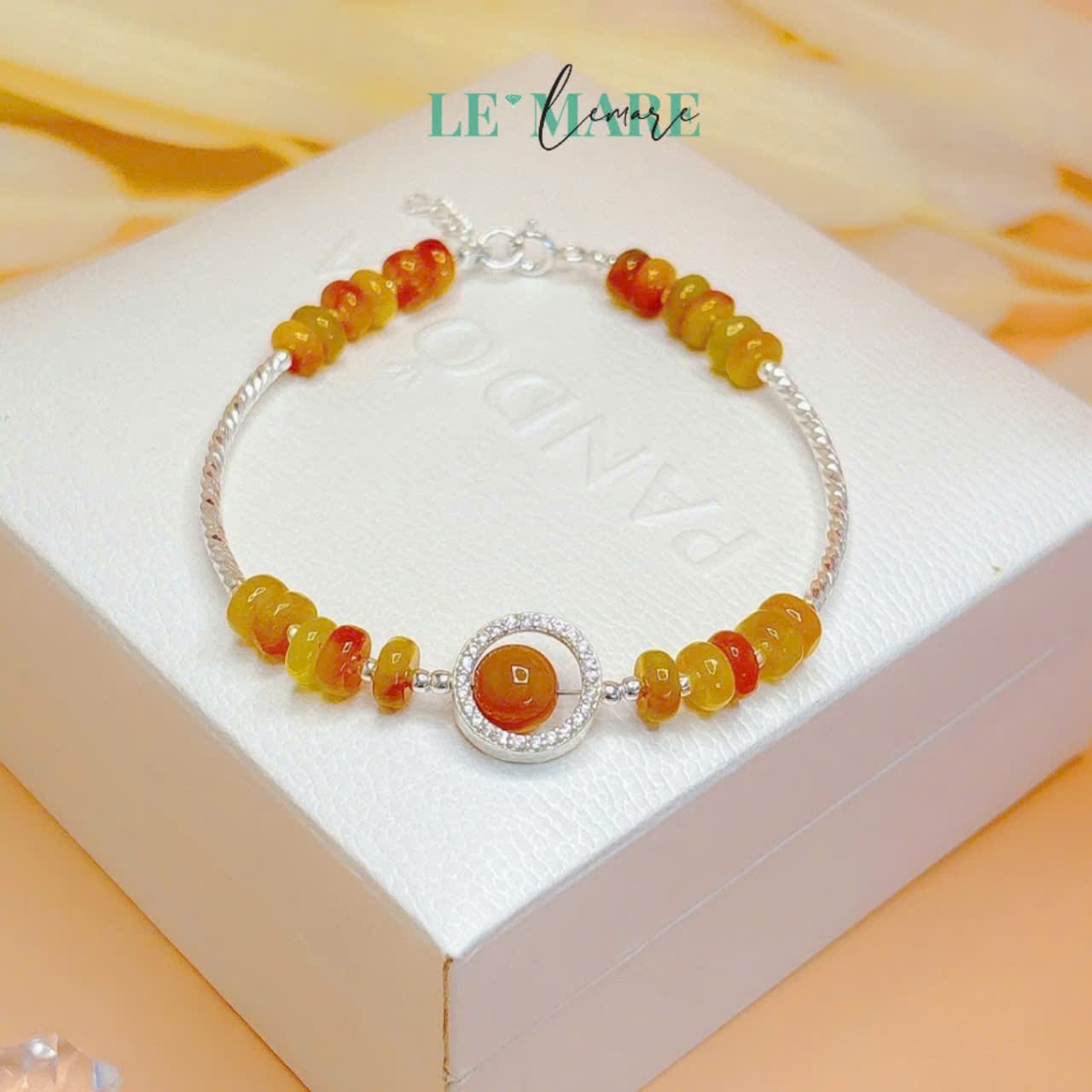 Vòng tay đá phong thuỷ - món quà số 1 ý nghĩa mang giá trị tinh thần to lớn dành tặng những người thân yêu Vòng tay đá phong thuỷ - món quà số 1 ý nghĩa mang giá trị tinh thần to lớn dành tặng những người thân yêu Le'mare Jewelry LMJ