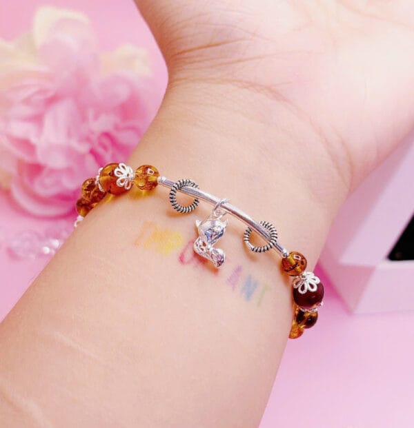 Vòng tay đá hổ phách thiên nhiên mix charm hồ ly bạc Le'Mare Jewelry – Gợi ý món quà độc đáo và ý nghĩa dành tặng người phụ nữ trân quý trong các dịp kỷ niệm, ngày lễ ... - Hình ảnh 3