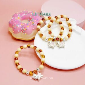 Vòng tay hổ phách và dâu tằm mix cùng charm bạc ta Le'Mare Jewelry - món quà ý nghĩa dành cho bé yêu các dịp thôi nôi, đầy tháng, sinh nhật và các ngày kỷ niệm đặc biệt ...