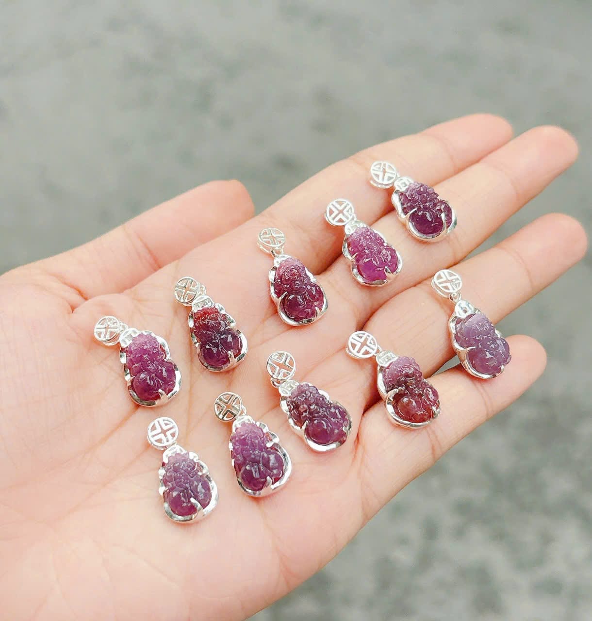 Mặt dây chuyền tì hưu Ruby bọc bạc Le'Mare Jewelry – Gợi ý món quà độc đáo và ý nghĩa dành tặng người phụ nữ trân quý trong các dịp kỷ niệm, ngày lễ 20/10, 8/3... Mặt dây chuyền tì hưu Ruby bọc bạc Le'Mare Jewelry – Gợi ý món quà độc đáo và ý nghĩa dành tặng người phụ nữ trân quý trong các dịp kỷ niệm, ngày lễ 20/10, 8/3... Le'mare Jewelry LMJ