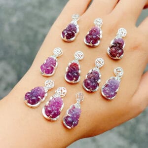 Mặt dây chuyền tì hưu Ruby bọc bạc Le'Mare Jewelry – Gợi ý món quà độc đáo và ý nghĩa dành tặng người phụ nữ trân quý trong các dịp kỷ niệm, ngày lễ 20/10, 8/3...