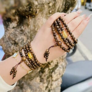 Chuỗi hạt trầm hương tốc 108 hạt mix lu thống hổ phách thiên nhiên Le'Mare Jewelry – Gợi ý món quà độc đáo và ý nghĩa dành tặng người phụ nữ trân quý trong các dịp kỷ niệm, ngày lễ 20/10, 8/3... Chuỗi hạt trầm hương tốc 108 hạt mix lu thống hổ phách thiên nhiên Le'Mare Jewelry – Gợi ý món quà độc đáo và ý nghĩa dành tặng người phụ nữ trân quý trong các dịp kỷ niệm, ngày lễ 20/10, 8/3... Le'mare Jewelry LMJ