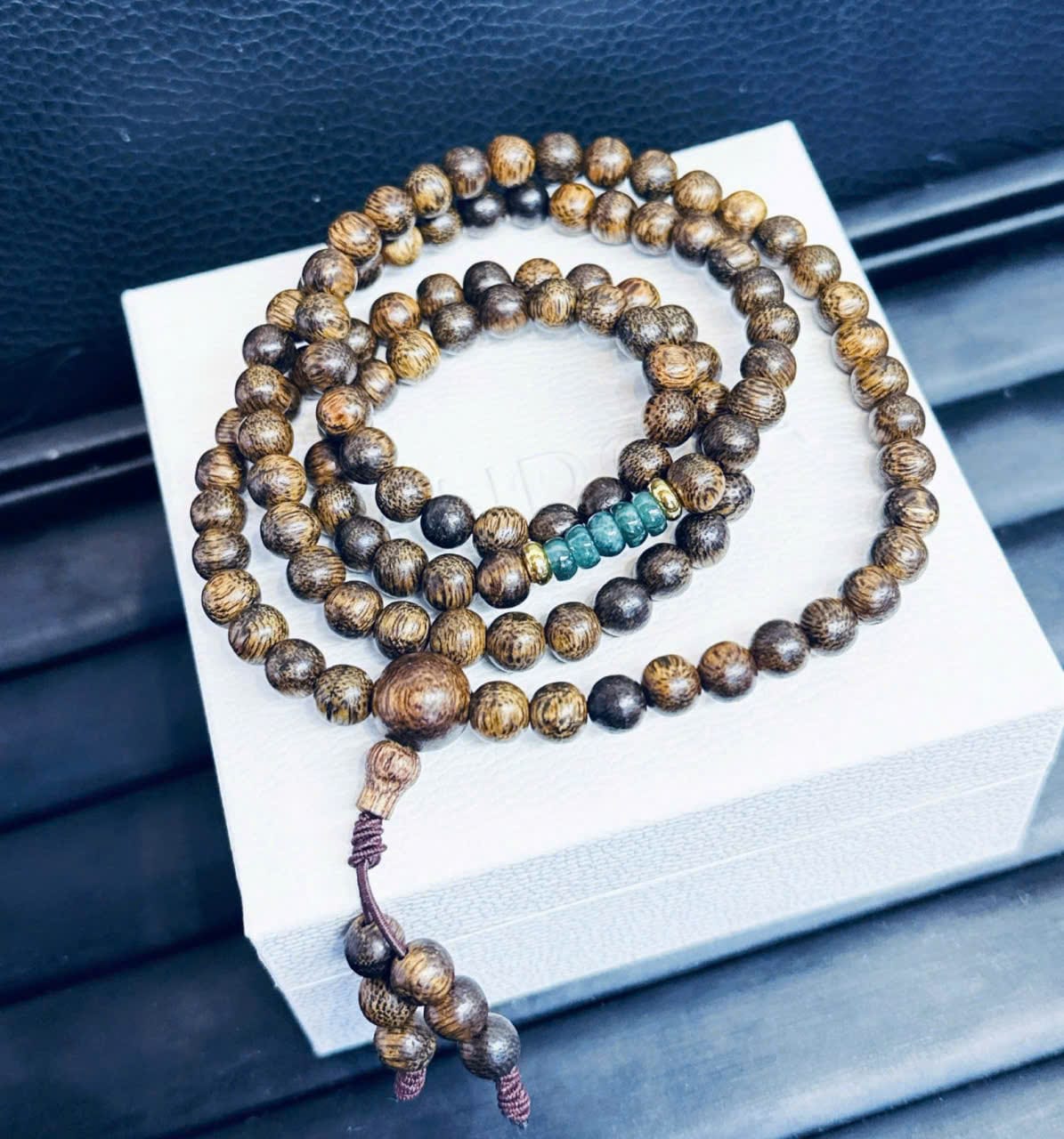 Chuỗi hạt trầm hương tốc 108 hạt mix ngũ điếu lam ngọc Le'Mare Jewelry – Gợi ý món quà độc đáo và ý nghĩa dành tặng người phụ nữ trân quý trong các dịp kỷ niệm, ngày lễ 20/10, 8/3... Chuỗi hạt trầm hương tốc 108 hạt mix ngũ điếu lam ngọc Le'Mare Jewelry – Gợi ý món quà độc đáo và ý nghĩa dành tặng người phụ nữ trân quý trong các dịp kỷ niệm, ngày lễ 20/10, 8/3... Le'mare Jewelry LMJ