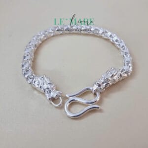 Lắc tay nam chuỗi rồng to M003 Le'Mare Jewelry – Gợi ý món quà độc đáo và ý nghĩa dành tặng nam giới trong các dịp sinh nhật, ngày kỷ niệm, lễ tết, giáng sinh - năm mới.... Lắc tay nam chuỗi rồng to M003 Le'Mare Jewelry – Gợi ý món quà độc đáo và ý nghĩa dành tặng nam giới trong các dịp sinh nhật, ngày kỷ niệm, lễ tết, giáng sinh - năm mới.... Le'mare Jewelry LMJ