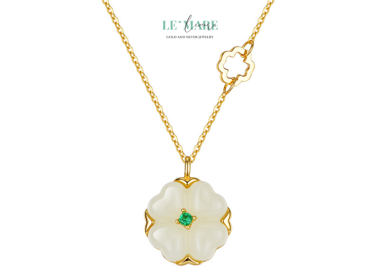 Luckette – Dây chuyền ngọc bích nữ mang may mắn đến gần trái tim BNDC41 Giữa muôn vàn loại đá quý, ngọc bích luôn giữ một vị trí đặc biệt trong lòng người yêu cái đẹp mang chiều sâu. Không chỉ sở hữu màu xanh dịu đầy cuốn hút, ngọc bích còn được xem là viên đá của sự bình an, giúp thanh lọc tâm trí và hút về những điều lành.Trong Luckette, viên ngọc bích được chọn lọc kỹ lưỡng cả về màu sắc lẫn năng lượng – không quá đậm, không quá nhạt, mà vừa đủ để khiến ánh mắt dừng lại và tâm hồn dịu xuống.