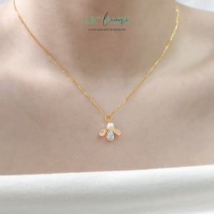 Dây chuyền ngọc bích nữ – “Ngọc Phong”: Cánh ong chở điều lành qua rừng ngọc BNDC47 Dây chuyền ngọc bích nữ – “Ngọc Phong”: Cánh ong chở điều lành qua rừng ngọc BNDC47 Le'mare Jewelry LMJ