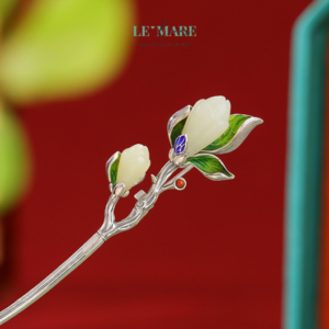 Trâm cài tóc ngọc bích Khai Hoa – Vẻ Đẹp Thanh Tân Nở Rộ Từ Một Cành Trâm BNTC05 Trâm cài tóc ngọc bích Khai Hoa – Vẻ Đẹp Thanh Tân Nở Rộ Từ Một Cành Trâm BNTC05 Le'mare Jewelry LMJ