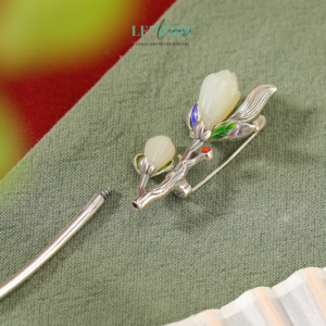 Trâm cài tóc ngọc bích Khai Hoa – Vẻ Đẹp Thanh Tân Nở Rộ Từ Một Cành Trâm BNTC05 Trâm cài tóc ngọc bích Khai Hoa – Vẻ Đẹp Thanh Tân Nở Rộ Từ Một Cành Trâm BNTC05 Le'mare Jewelry LMJ