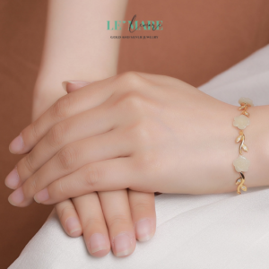 Vòng tay ngọc bích nữ Florabéa – Khi Hoa Lá Và Ngọc Bích Cùng Thì Thầm Trên Cổ Tay BNVT18 Vòng tay ngọc bích nữ Florabéa – Khi Hoa Lá Và Ngọc Bích Cùng Thì Thầm Trên Cổ Tay BNVT18 Le'mare Jewelry LMJ