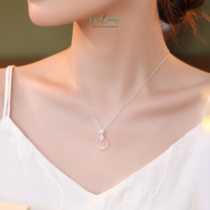 Dây Chuyền Bạc Nữ Ngọc Hòa Điền Đồng Điếu Hoa Sen Thuần Khiết – Thanh Tao và Bình Yên BNDC72 Dây Chuyền Bạc Nữ Ngọc Hòa Điền Đồng Điếu Hoa Sen Thuần Khiết – Thanh Tao và Bình Yên BNDC72 Le'mare Jewelry LMJ