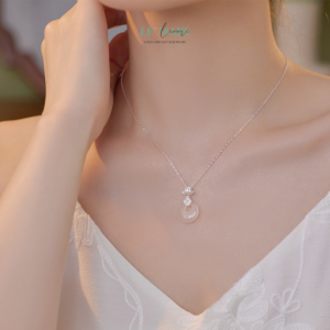 Dây Chuyền Bạc Nữ Ngọc Hòa Điền Đồng Điếu Hoa Sen Thuần Khiết – Thanh Tao và Bình Yên BNDC72 Dây Chuyền Bạc Nữ Ngọc Hòa Điền Đồng Điếu Hoa Sen Thuần Khiết – Thanh Tao và Bình Yên BNDC72 Le'mare Jewelry LMJ