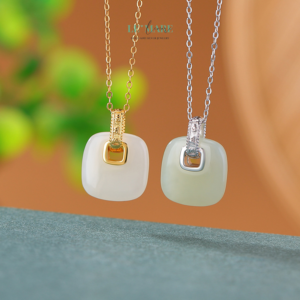 Dây chuyền ngọc bích bọc bạc chạm câu kinh "Án ma ni bát mê hồng" BNDC82