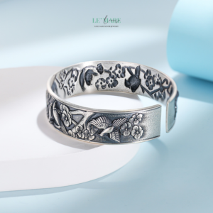 Liên Vũ – Bản hòa tấu của cánh chim và cỏ lá trên cổ tay nàng BNVT76 Liên Vũ – Bản hòa tấu của cánh chim và cỏ lá trên cổ tay nàng BNVT76 Le'mare Jewelry LMJ