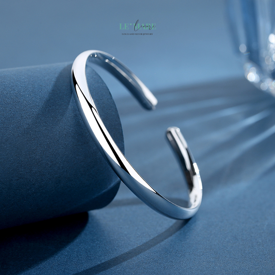 10 Mẫu Vòng Tay Bạc Đặc Đầy Khí Chất Dành Cho Nàng Từ Le'Mare LMJ Vòng Tay Bạc Tĩnh Ngân trở thành lựa chọn lý tưởng cho những ai yêu thích vẻ đẹp thuần khiết và tinh tế.