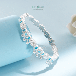 Thanh Vi – Vòng Tay Bạc Nữ Mang Hơi Thở Hoa Lam Nhẹ Nhàng và Thanh Khiết BNVT103