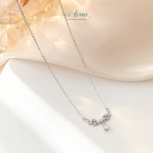Dây chuyền bạc nữ Nguyệt Tâm – Nhành nguyệt quế ôm lấy trái tim thanh xuân BNDC94 Dây chuyền bạc nữ Nguyệt Tâm – Nhành nguyệt quế ôm lấy trái tim thanh xuân BNDC94 Le'mare Jewelry LMJ